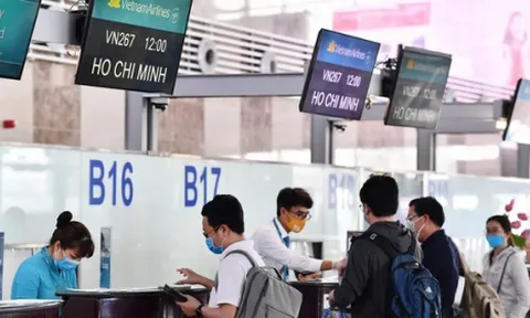 Giá vé máy bay và tàu Tết tăng mạnh