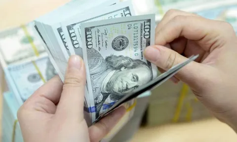 Giá USD tự do quay đầu giảm mạnh