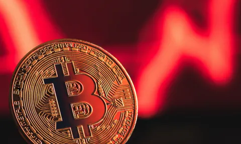 Bitcoin rớt mốc 100.000 USD giữa làn sóng bán tháo