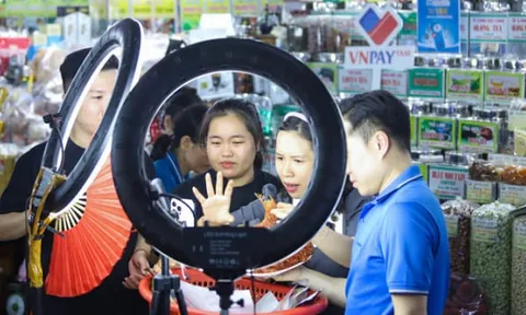 Siết quản lý thuế thương mại điện tử bằng luật mới