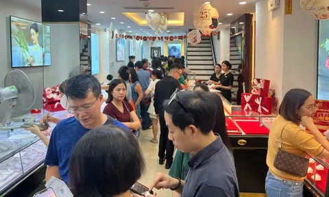 Giá vàng hôm nay 20/11: Tăng, giảm trái chiều tại các hãng vàng