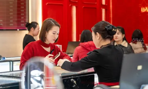 Giá vàng hôm nay 26/11: Tiếp tục tăng, tiến gần mốc kỷ lục