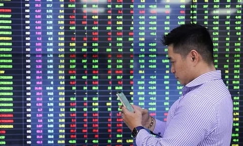 VN-Index bất ngờ đảo chiều tăng hơn 7 điểm