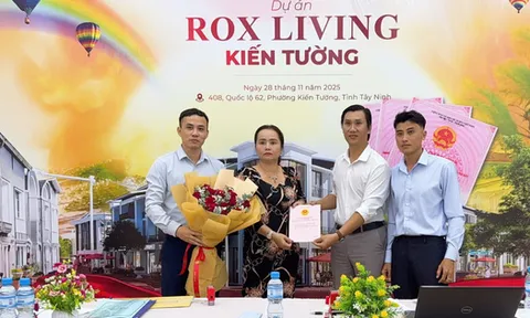 ROX Living Kiến Tường trao sổ hồng cho khách hàng, khẳng định năng lực và trách nhiệm của chủ đầu tư