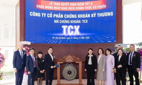 Niêm yết và chính thức giao dịch hơn 2,31 cổ phiếu chứng khoán TCBS (TCX) ngày 21/10