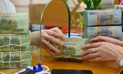 Ngân hàng đồng loạt nâng lãi suất kỳ hạn ngắn lên kịch trần