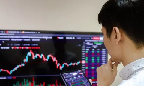 VN-Index bất ngờ giảm hơn 14 điểm phiên đầu tuần