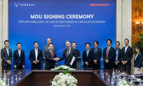 Con trai tỷ phú Phạm Nhật Vượng lần đầu lộ diện