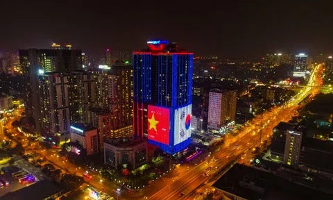 Hà Nội - Seoul rực sáng trong tối kỷ niệm 30 năm quan hệ ngoại giao Việt - Hàn.