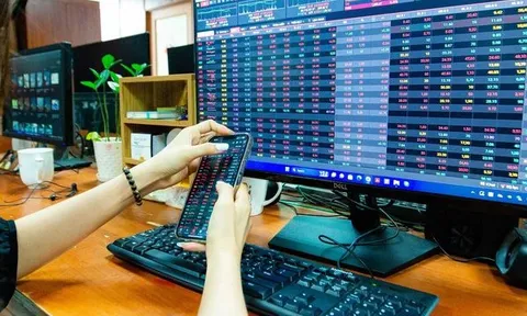 Lăng kính chứng khoán 25/12: Hạn chế sử dụng đòn bẩy