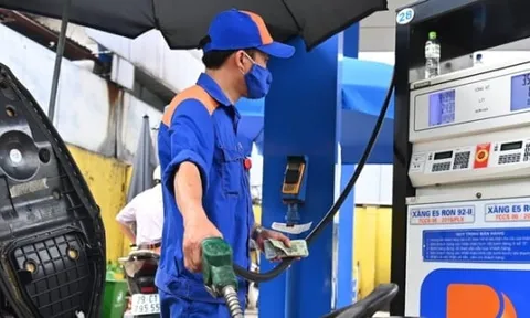 Giá xăng trong nước được dự báo giảm trong chiều nay
