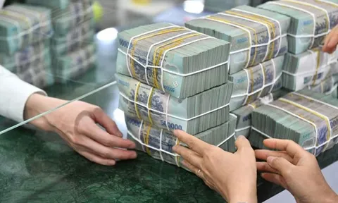 Lãi suất liên ngân hàng qua đêm bất ngờ tăng mạnh