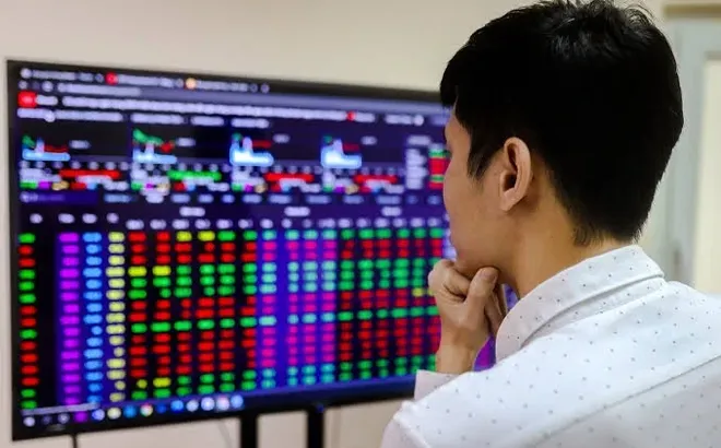 VN-Index giảm hơn 16 điểm, cổ phiếu Vin kéo chỉ số thủng mốc 1.700 điểm